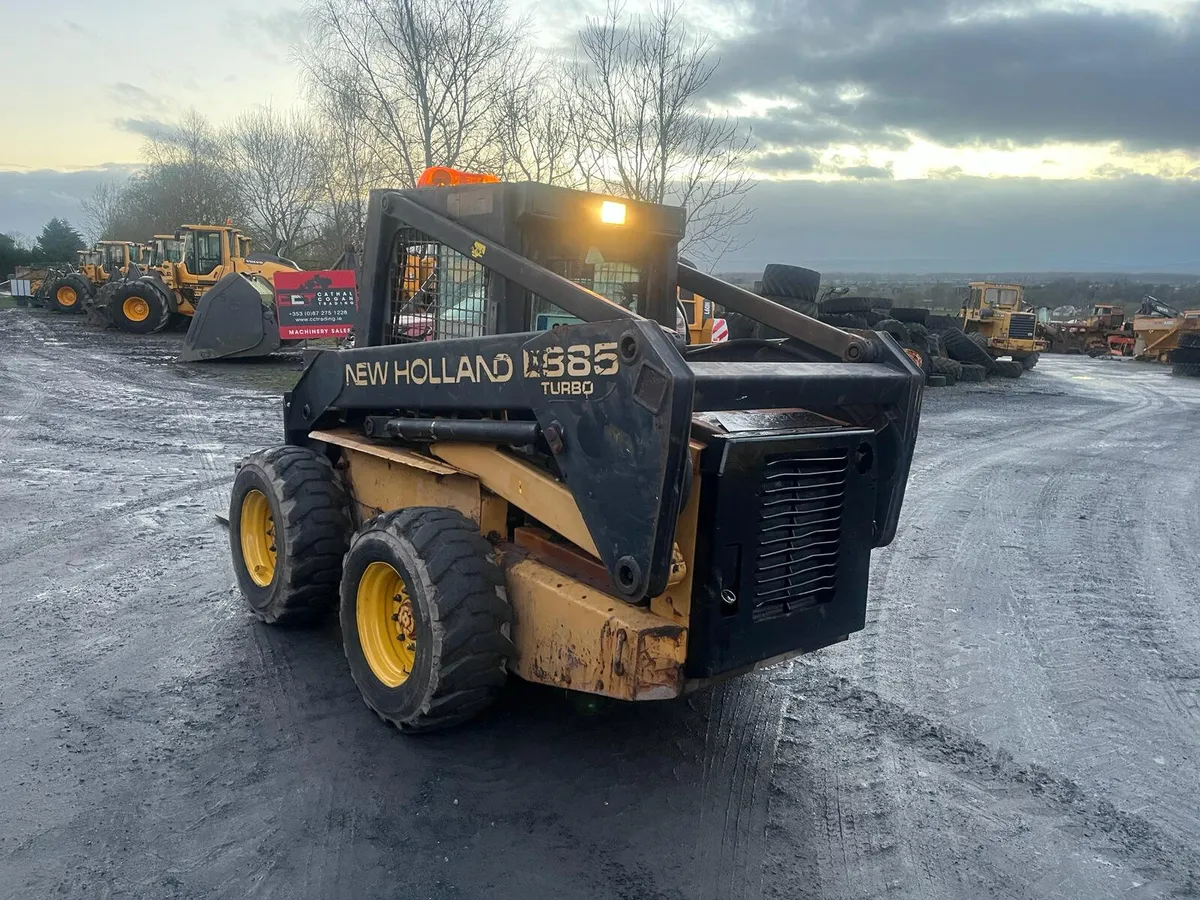 New Holland LX885 Skid Steer Loader - Image 2