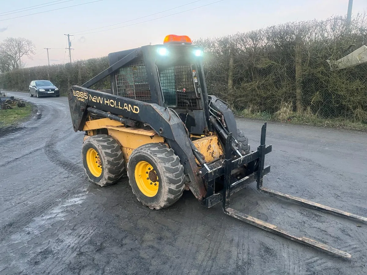 New Holland LX885 Skid Steer Loader - Image 4