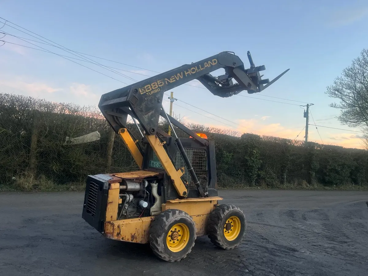 New Holland LX885 Skid Steer Loader - Image 2