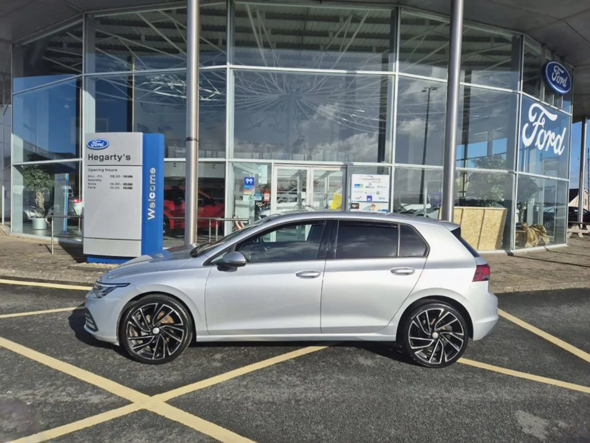 Volkswagen Golf Life 2.0 TDI 115HP 5DR - Image 2