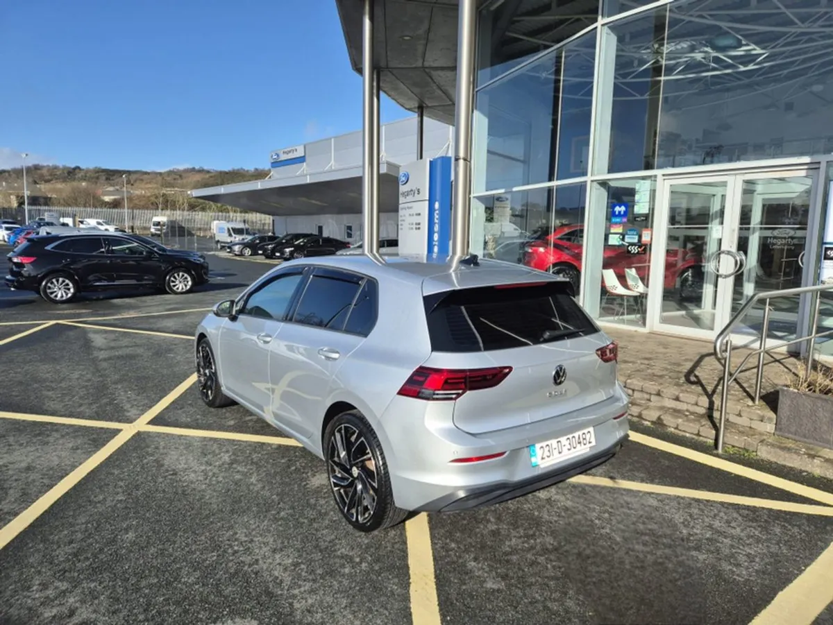 Volkswagen Golf Life 2.0 TDI 115HP 5DR - Image 3