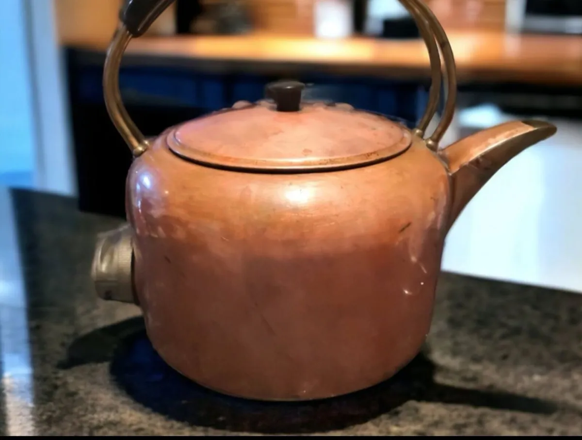 Large copper kettle - Image 2