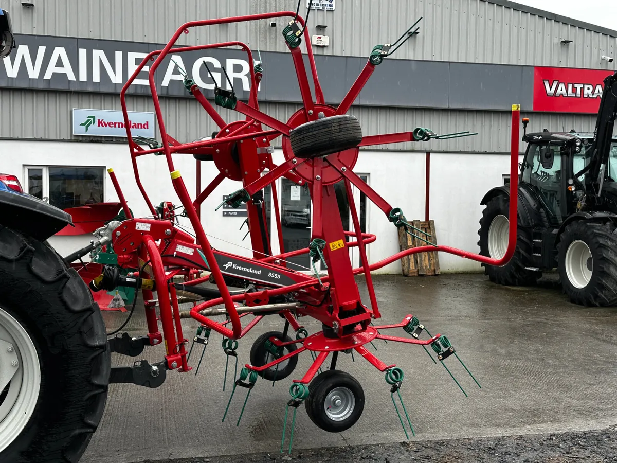 Kverneland 8555 Tedder - Image 1