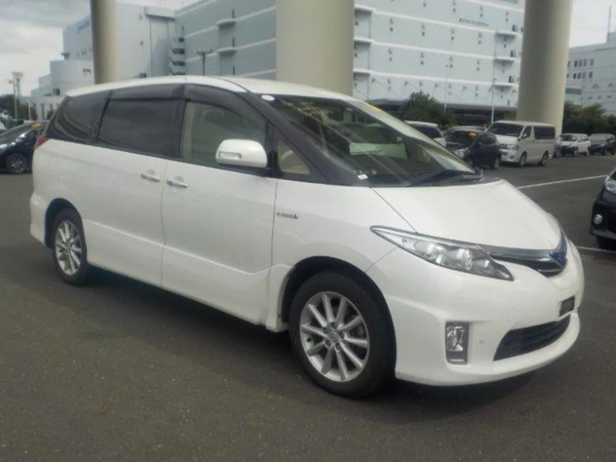 2013 Toyota Estima Hybrid Automatic 7 SEATER 4x4 - Image 1