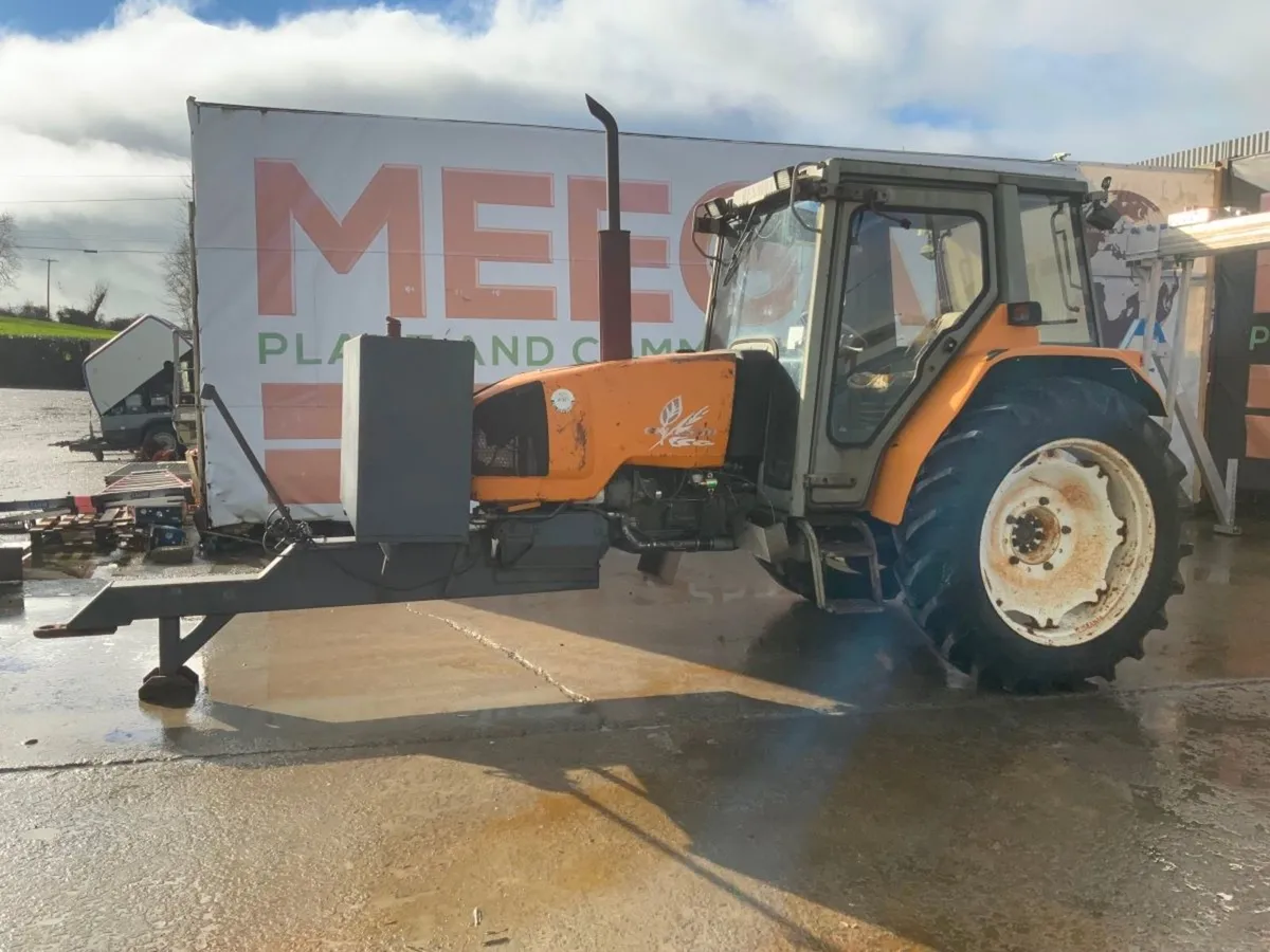 **** 2009 RENAULT CERES TRACTOR *** - Image 3