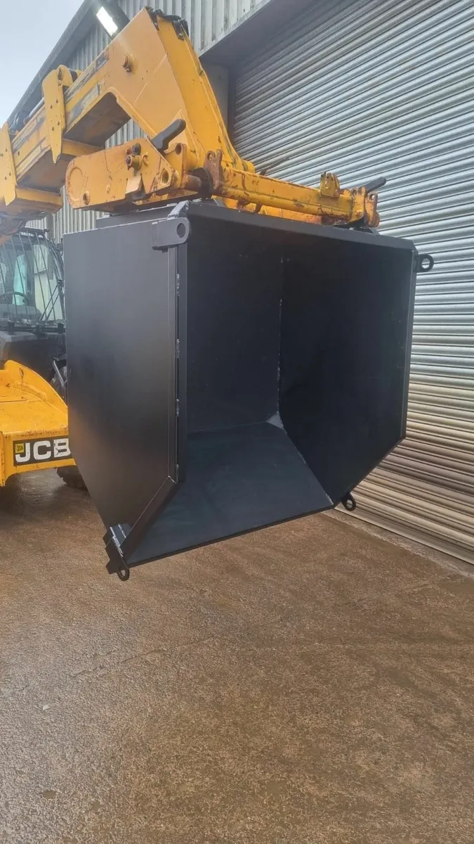 JCB Qfit 5ft Skip, Telehandler - Image 1