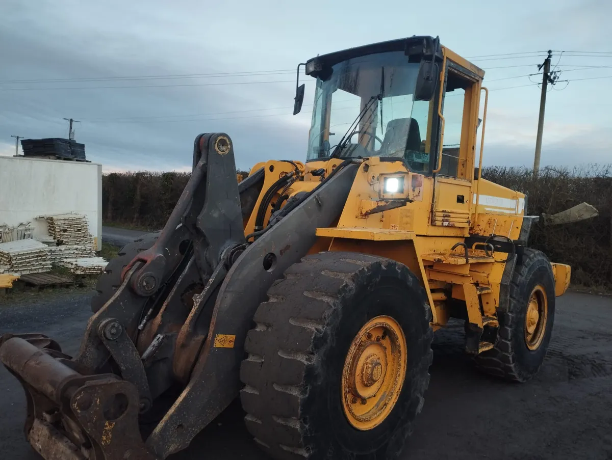 Volvo L90C Loading Shovel - Image 1