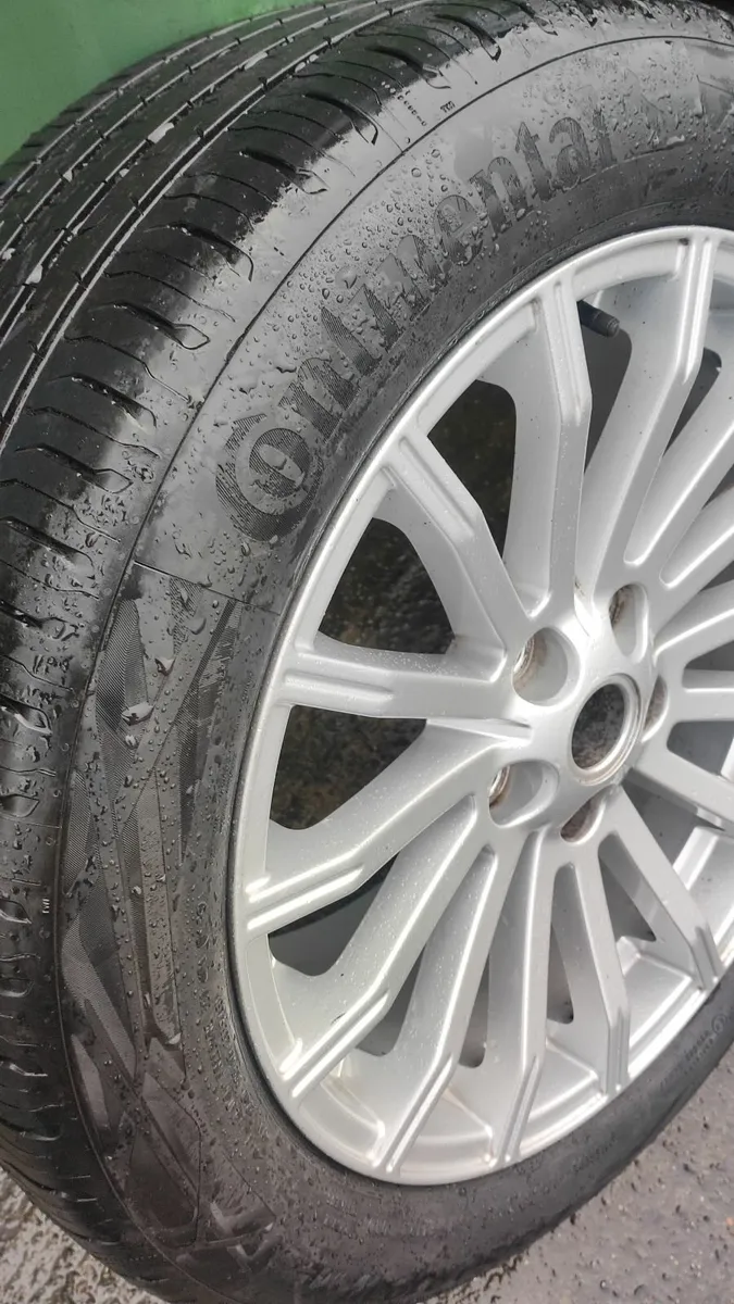 Land rover alloy wheels - Image 1
