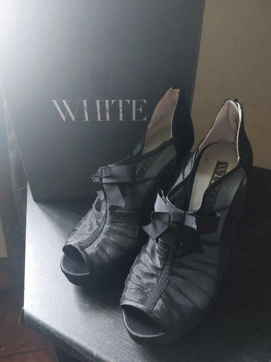 Vera sales wang wedges