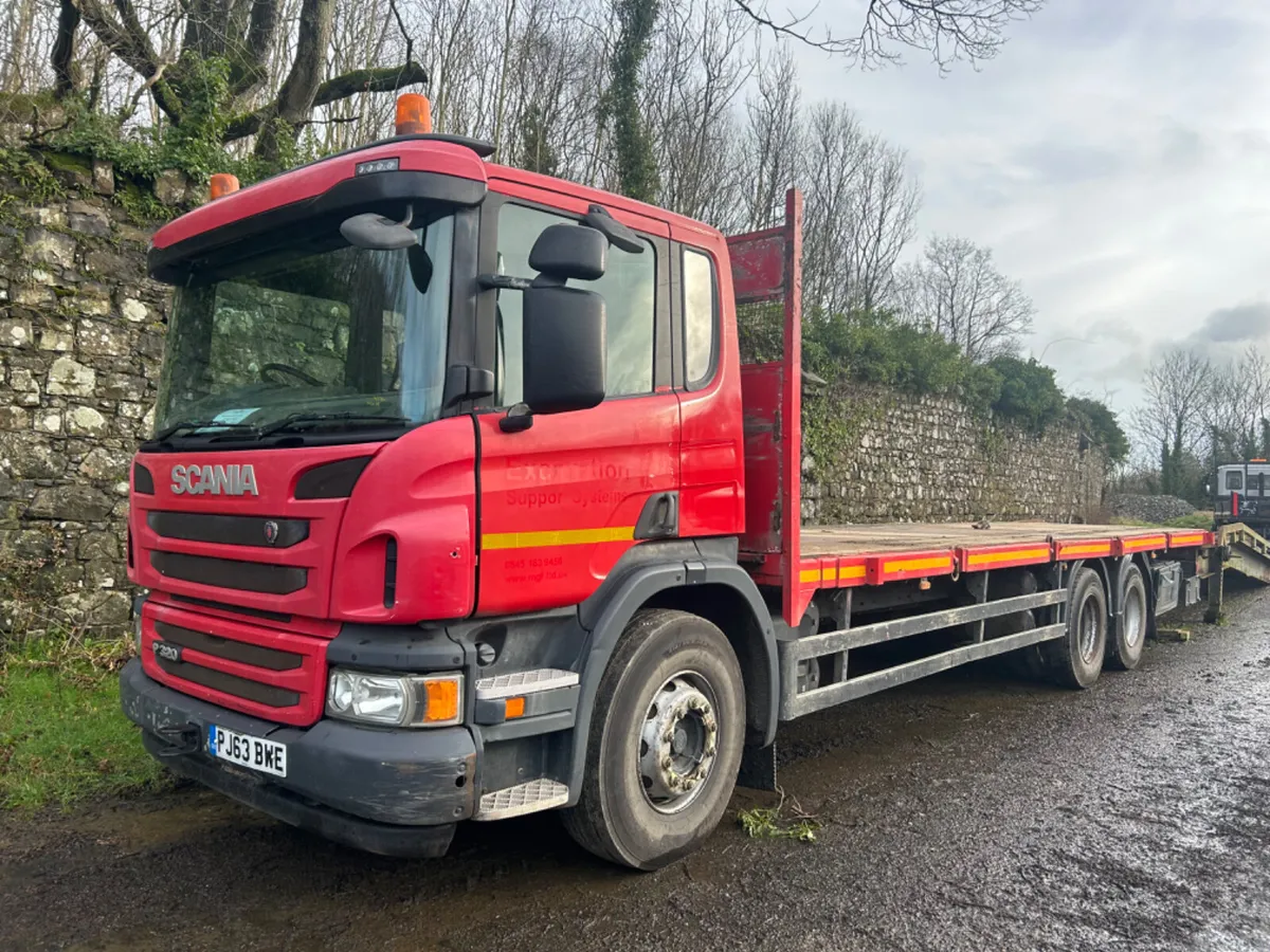 2014 Scania p320 6x4 30ft flat or chassis
