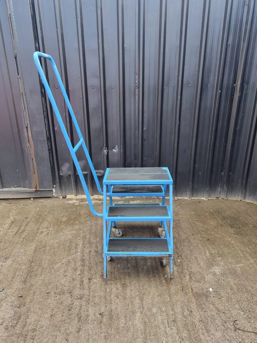 Metal Wheeled Work Steps - Image 1