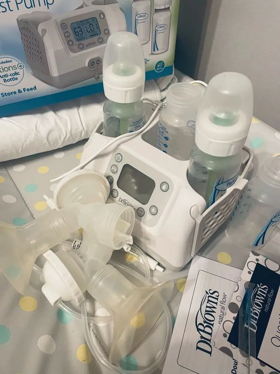 double electric breast pump Dr Browns like new, with original box and 4 bottles, no lower offer