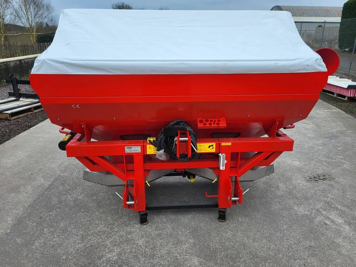 Fertiliser spreader - Image 1