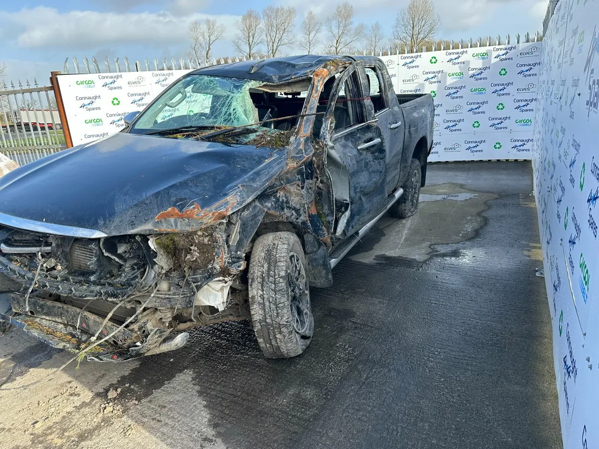 2017 TOYOTA HILUX 2.4M JUST IN FOR BREAKING - Image 2