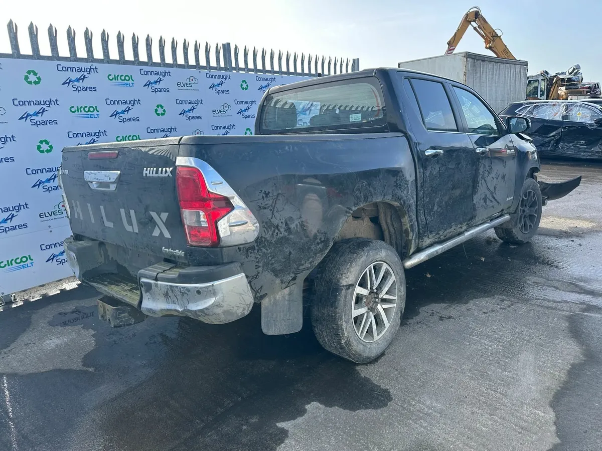 2017 TOYOTA HILUX 2.4M JUST IN FOR BREAKING - Image 4