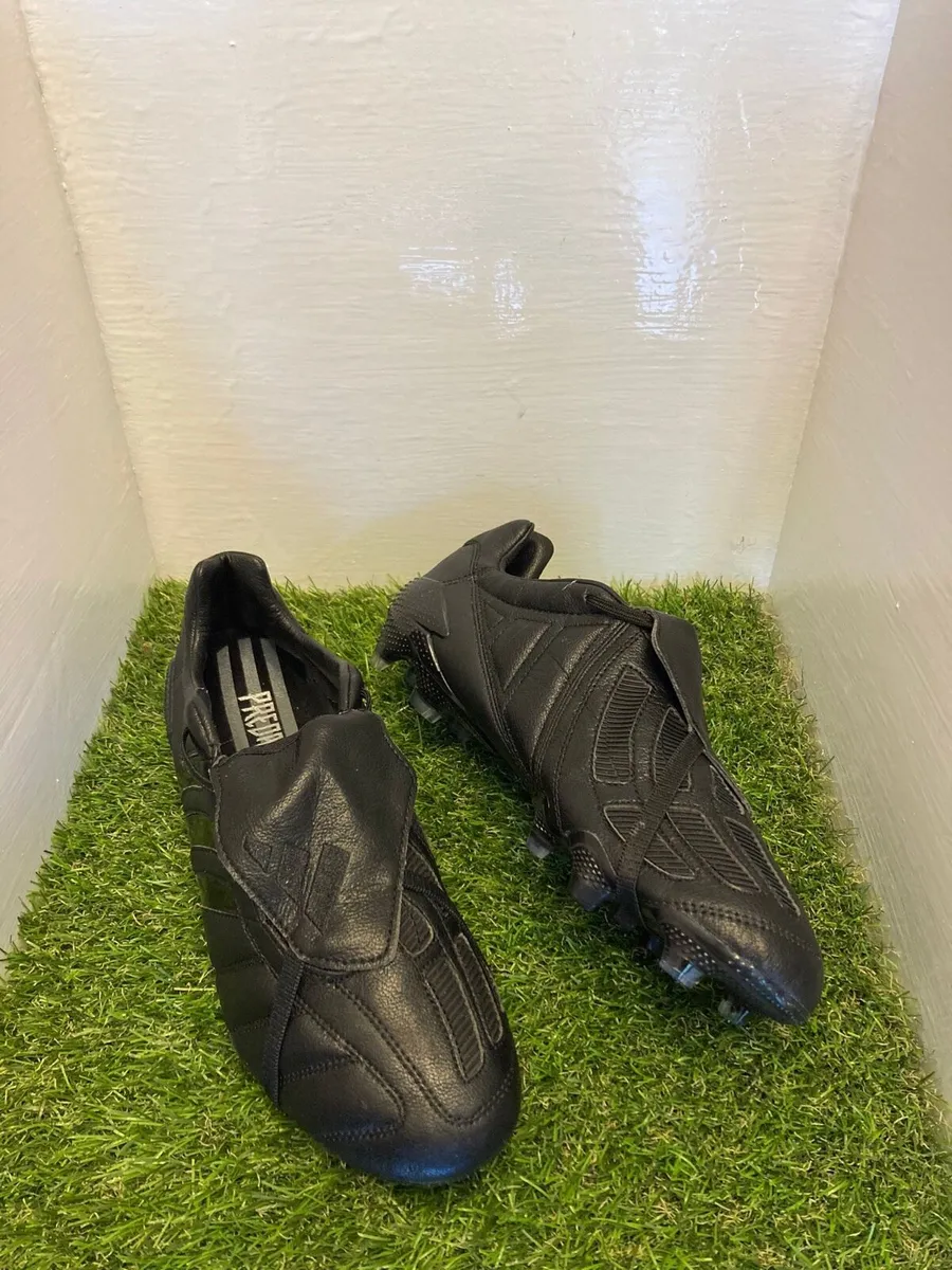 Adidas predator hotsell malice blackout