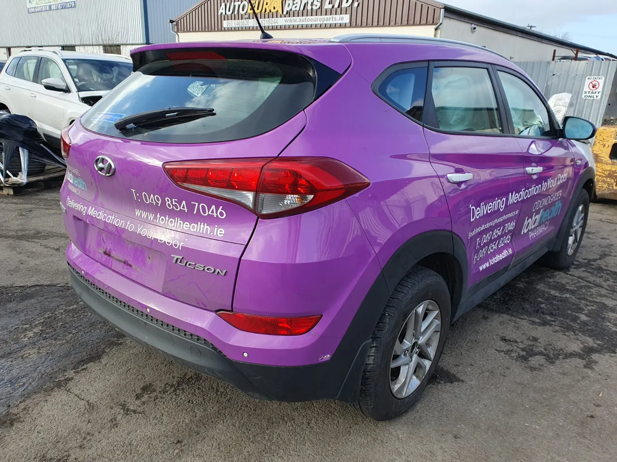 17 HYUNDAI TUCSON  1.7 D FOR BREAKING - Image 3