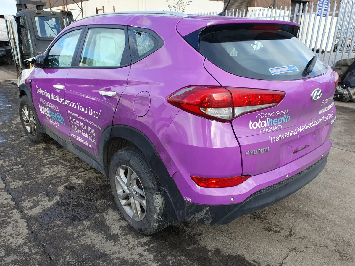 17 HYUNDAI TUCSON  1.7 D FOR BREAKING - Image 4
