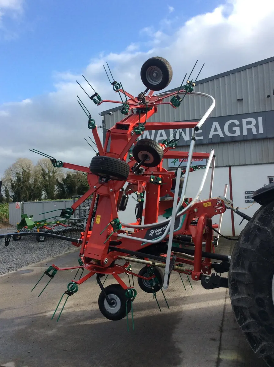 Kverneland 6 Rotor Tedder