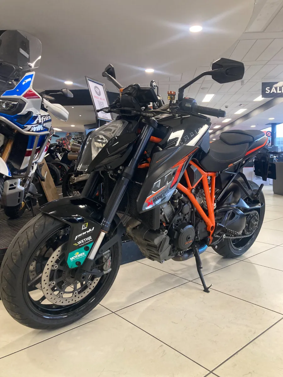 KTM 1290 SuperDuke R - Image 2
