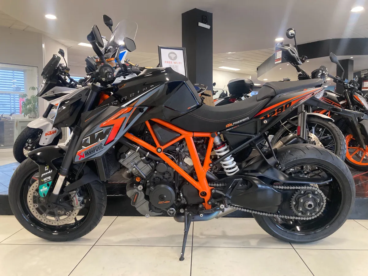 KTM 1290 SuperDuke R - Image 3