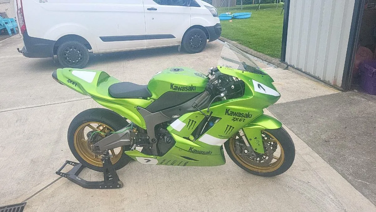 Kawasaki zx6r track bike - Image 1