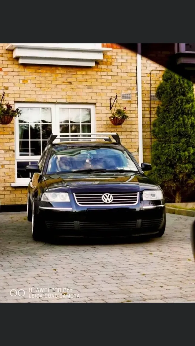 Volkswagen Passat 2002 - Image 1