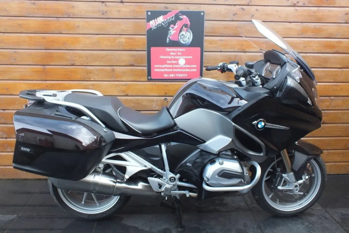 2015 BMW R1200 RT (Low Miles & MINT.)