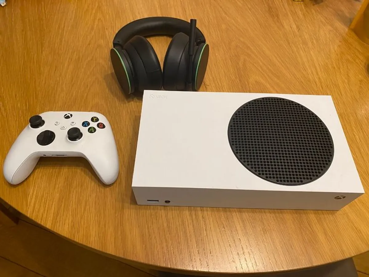 Xbox Series S, Controller and Headset