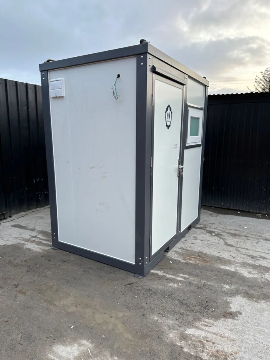 Toilet Block with Shower - Image 3