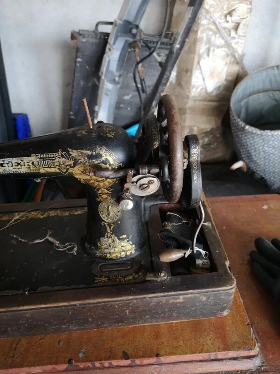 singer sewing machines x 2 - Image 2