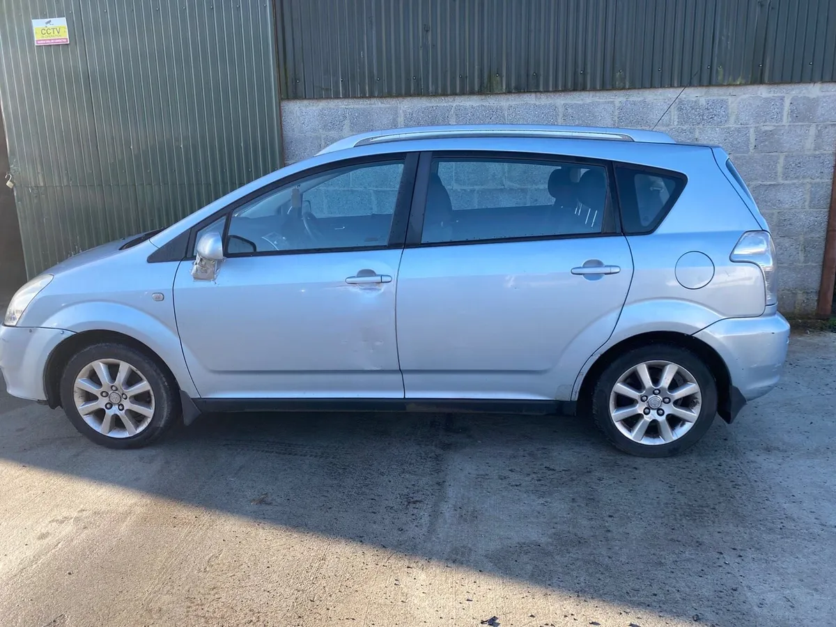 Toyota Corolla verso 1.6 breaking only parts