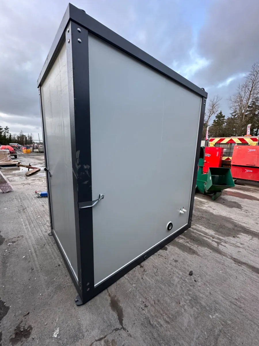 Toilet block with Shower - Image 4