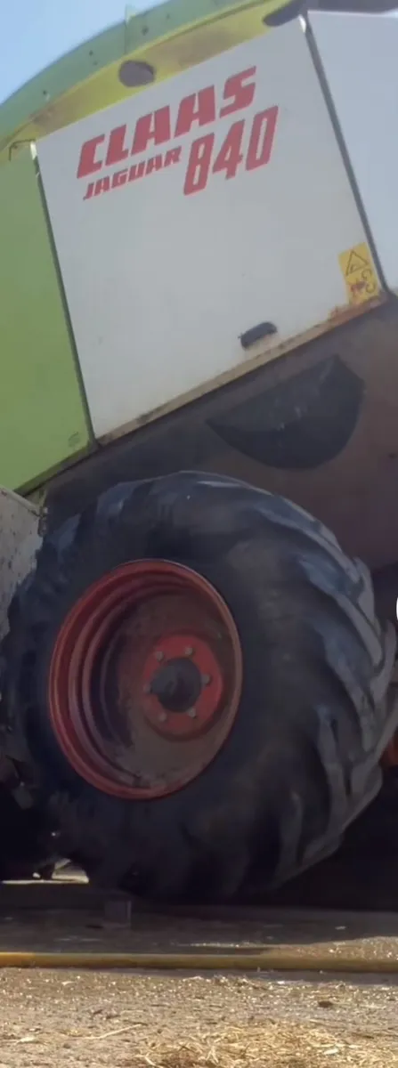 Claas Jaguar 840 6 stud rims. - Image 3