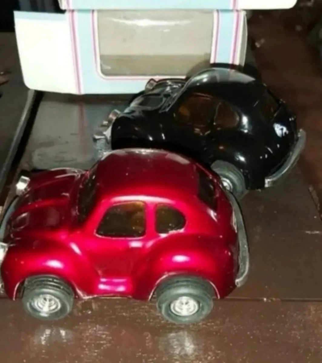 2 VW beetle model car
