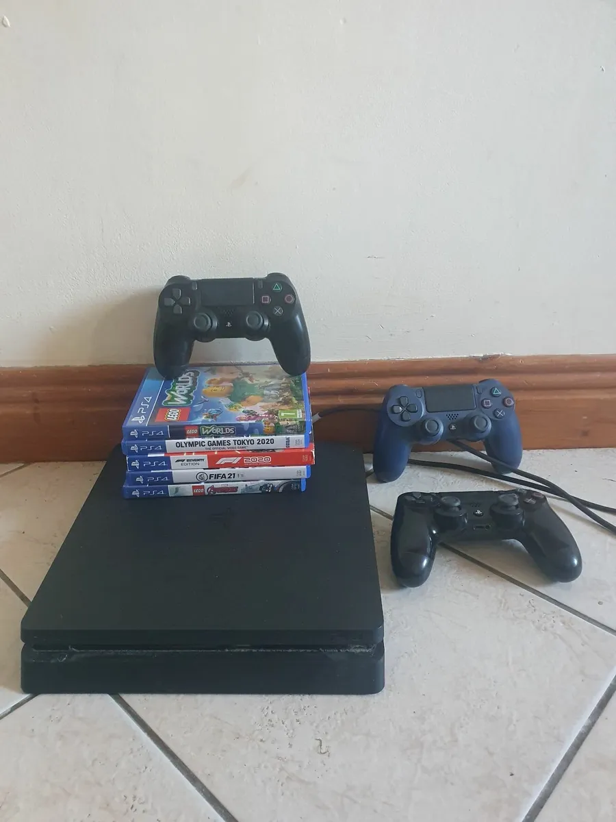 Playstation 4 console, controllers and games - Image 1