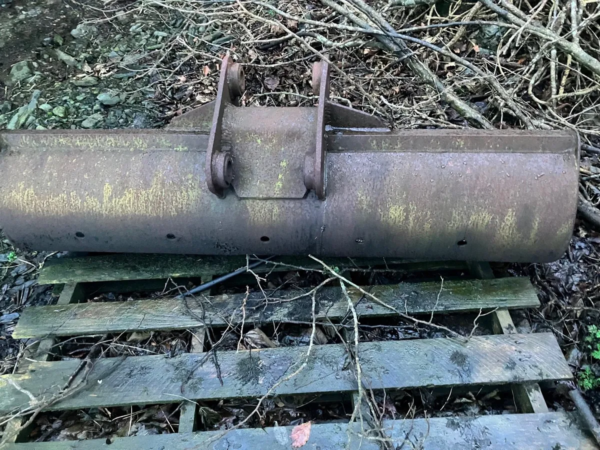 Massey digger buckets for sale in Co. Cork for €250 on DoneDeal