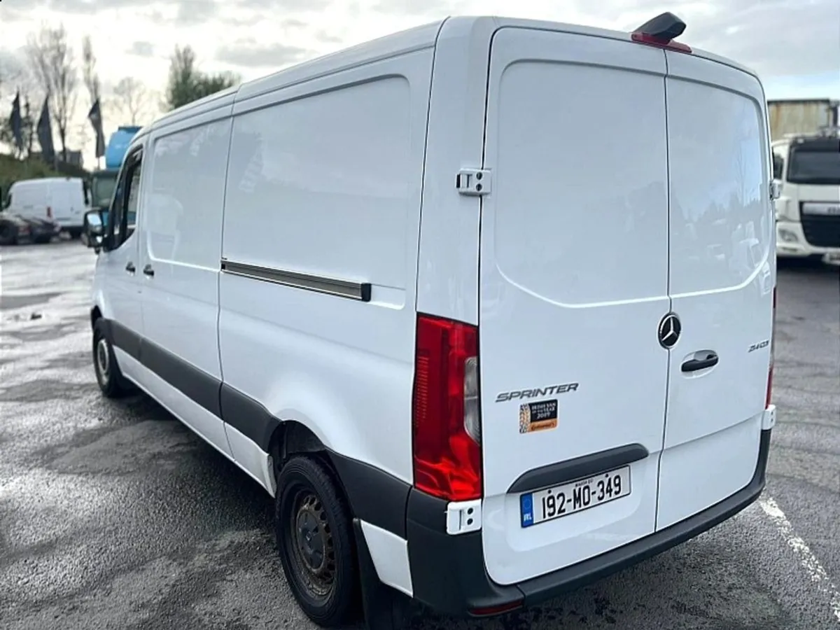 Mercedes-Benz Sprinter Sprinter 214/39 FWD 6DR - Image 3