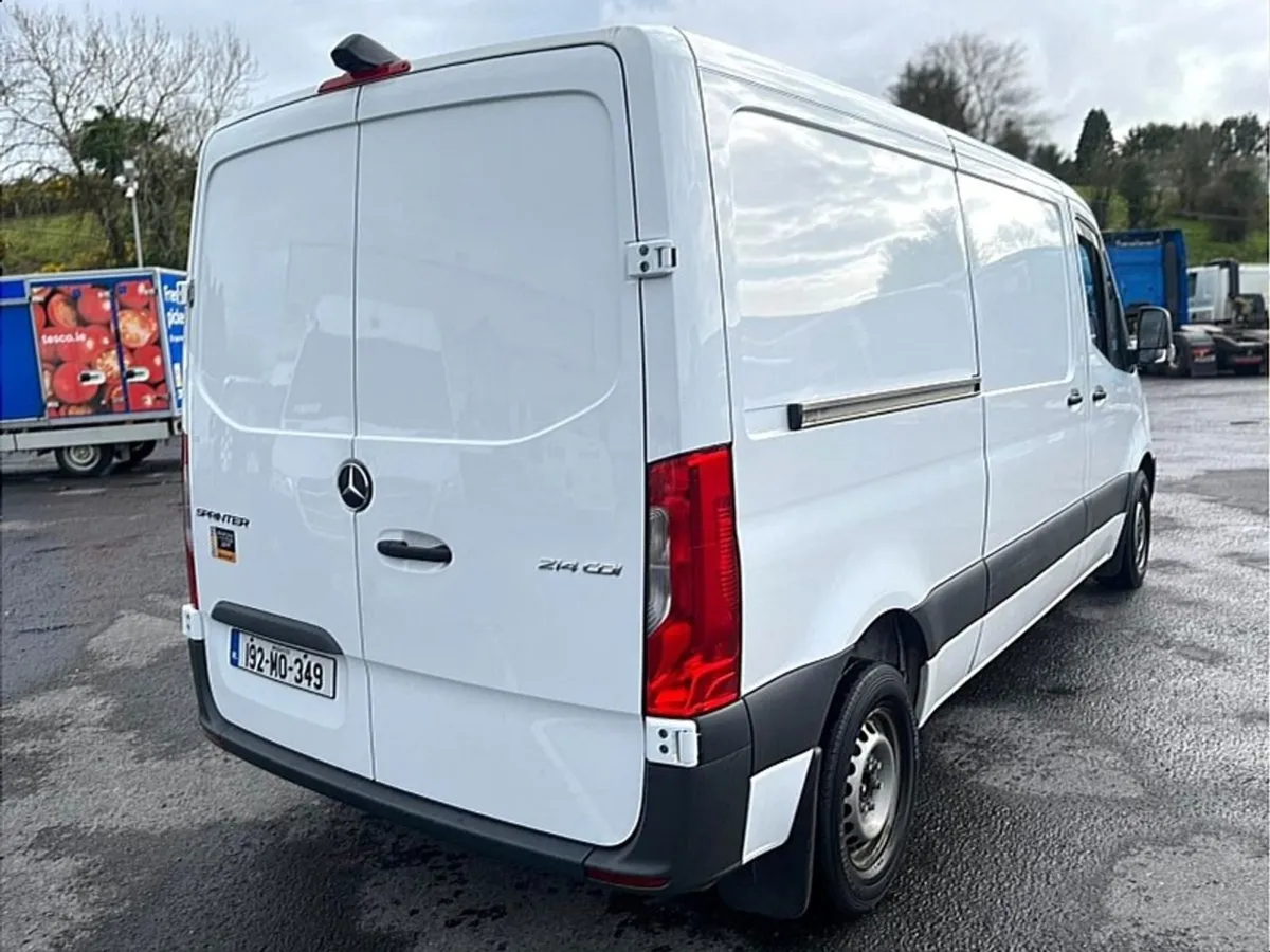 Mercedes-Benz Sprinter Sprinter 214/39 FWD 6DR - Image 4