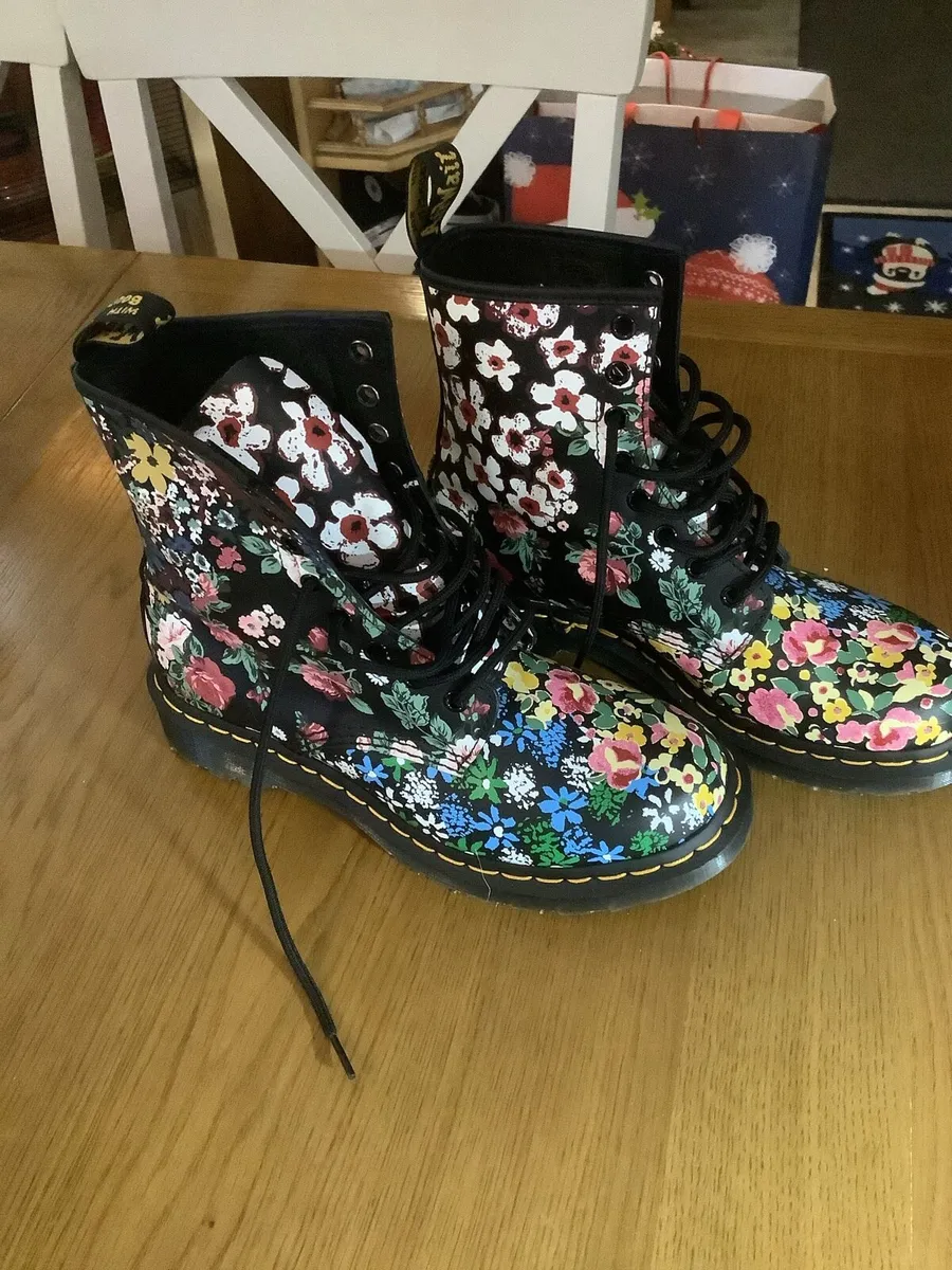 Doc martens sale sale size 6