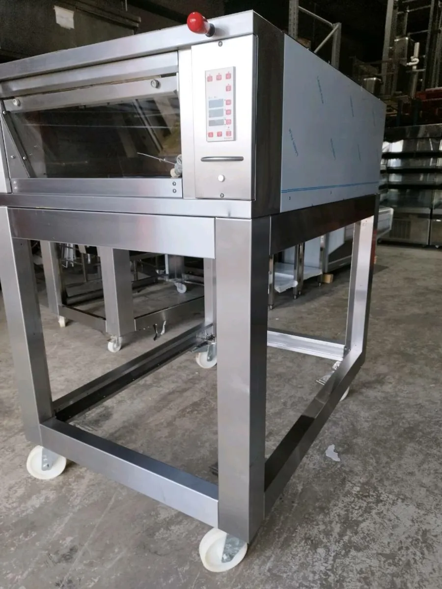 Single phase baking oven