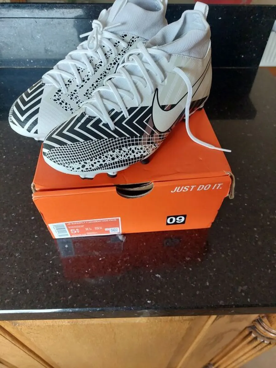 Nike Size 5 Superfly 7 Academy Football Boots