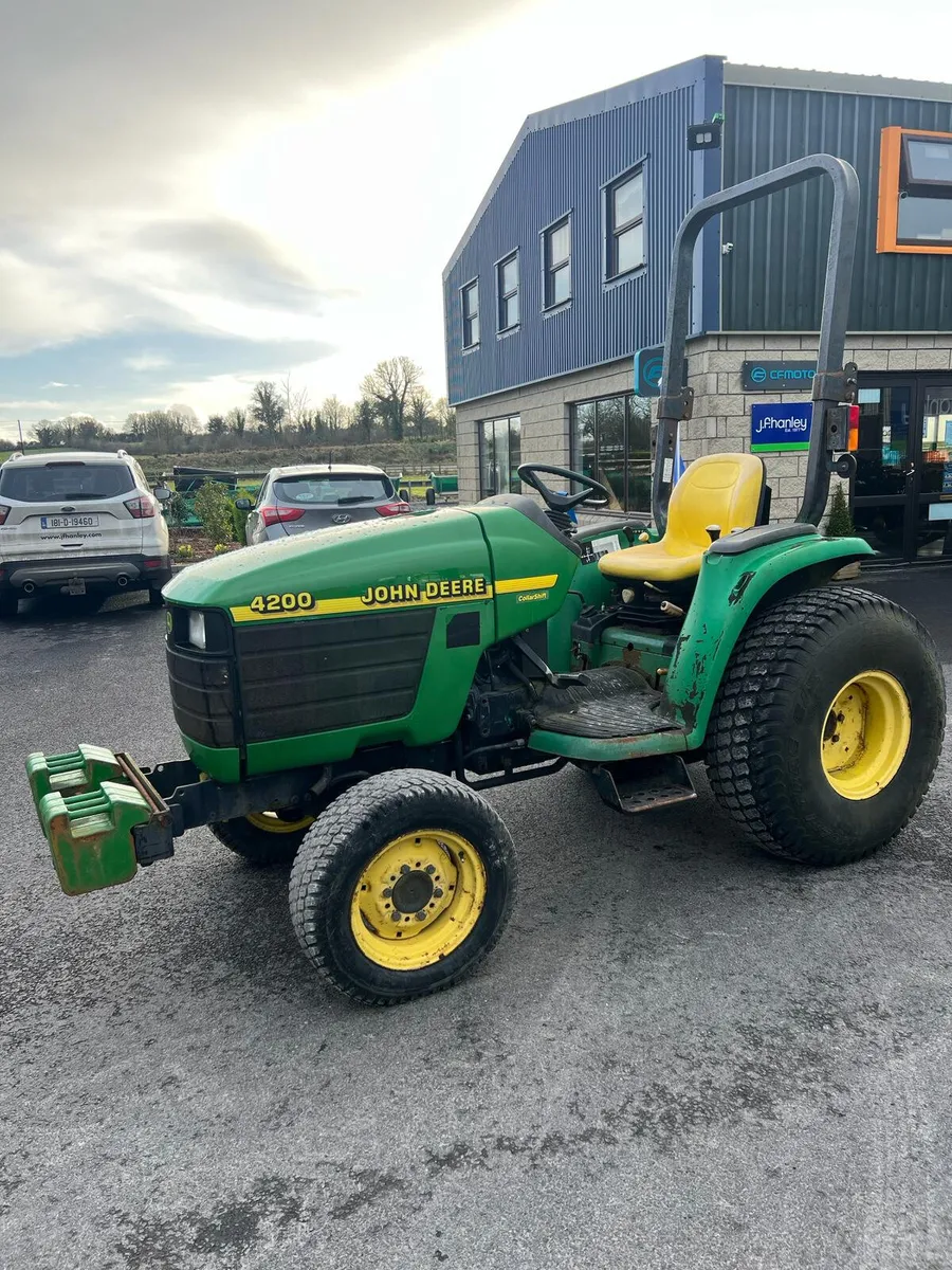 John Deere 4200 Compact Tractor - Image 2