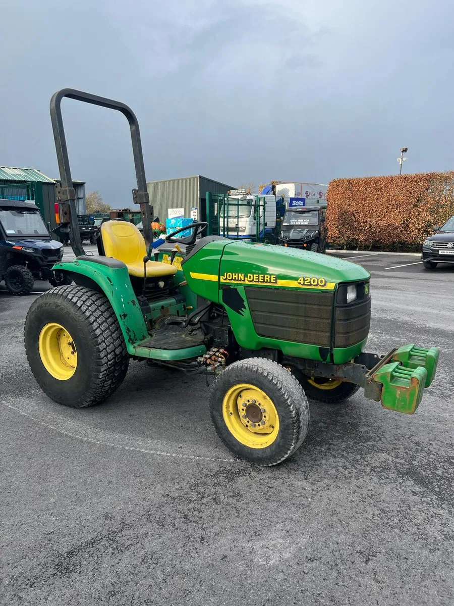 John Deere 4200 Compact Tractor - Image 3