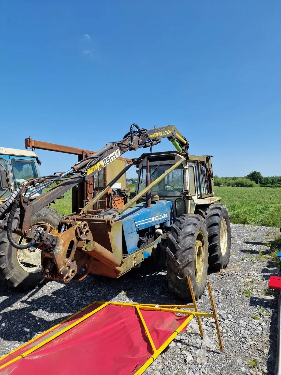 Tractor Ford County 1174 Forestry