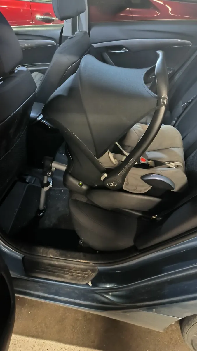 Maxi Cosi car seat - Image 1
