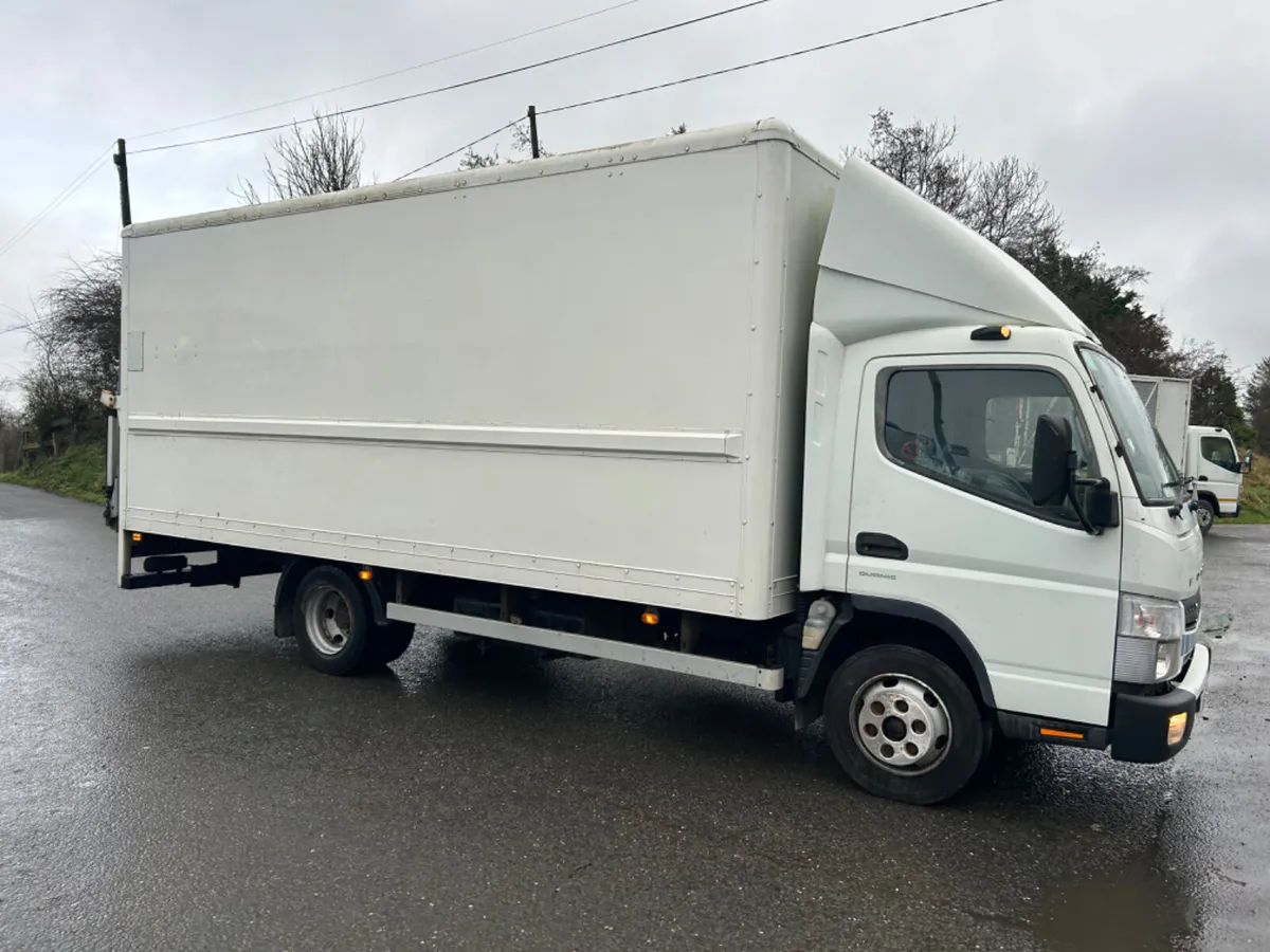 2014 Mitsubishi canter 7.5 ton 20ft box with lift - Image 4