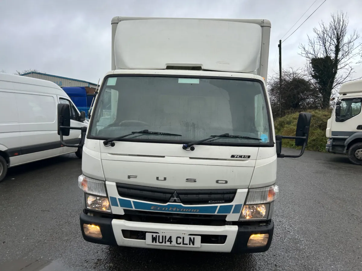 2014 Mitsubishi canter 7.5 ton 20ft box with lift - Image 2