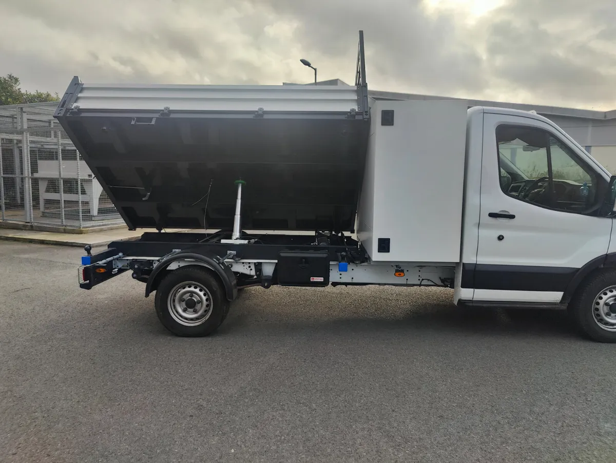 FORD TRANSIT 3 WAY TIPPER WITH TOOLPOD - Image 3