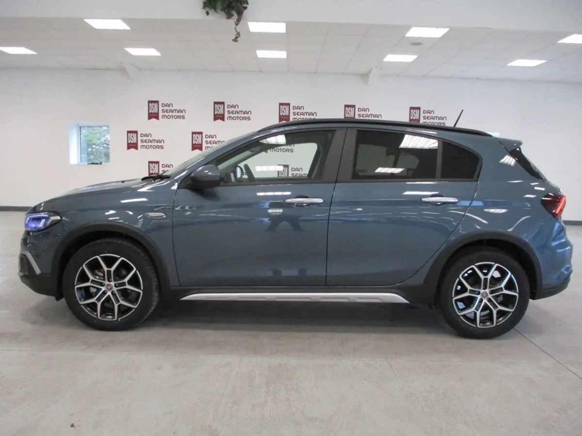 Fiat Tipo CROSS-NEW 241 OFFERS-4.9% FINANCE